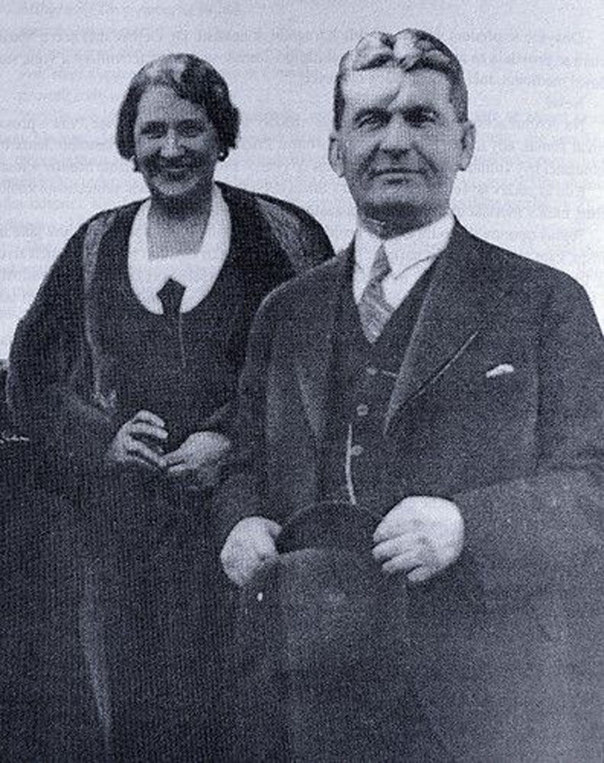 Tomáš Baťa a jeho manželka Marie na vianočnej...