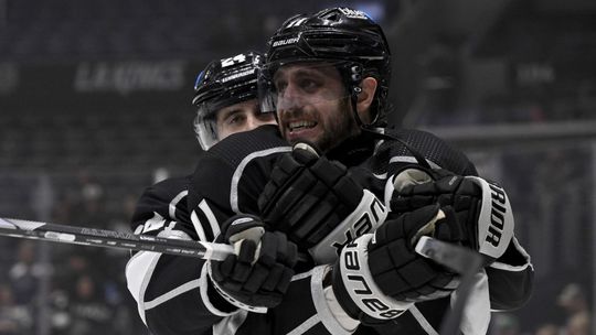 Vracia sa do Montrealu, má najhoršiu sezónu v kariére. K Slafkovskému prichádza Kopitarov pomocník