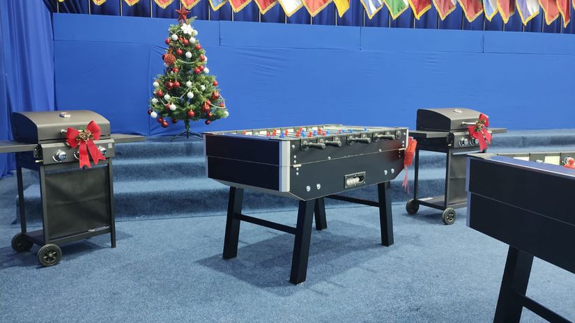 Vianočné darčeky pre slovenských vojakov, ktorí...