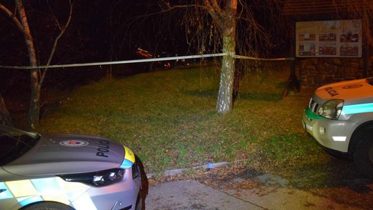 Pokus o úkladnú vraždu v Leviciach: Muž zhodil expriateľku zo skál na kalvárii