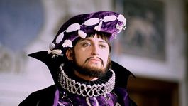 Herec Jiří Lábus ako čarodejník Rumburak v...