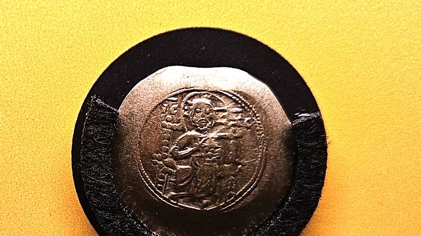 Hyperpyrón byzantská minca používaná v 11. až...