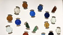 Sklenené žetóny zo Zborova. Každý mal svoj...