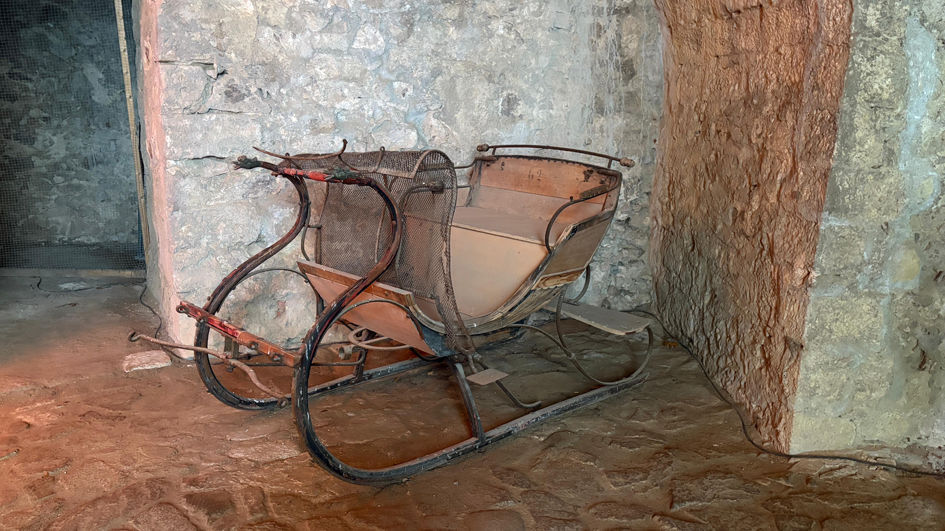 Originálne sane z rozprávky Tri oriešky pre...