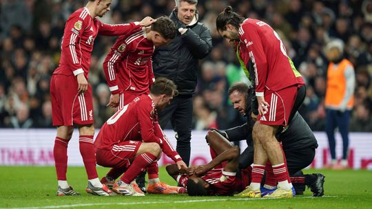 Kouč Liverpoolu po zápase zúril. Rekordná posila má zlomenú nohu, zranenie nemohlo prísť v horší čas