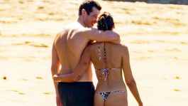 Speváčka Dua Lipa a jej partner/snúbenec -...