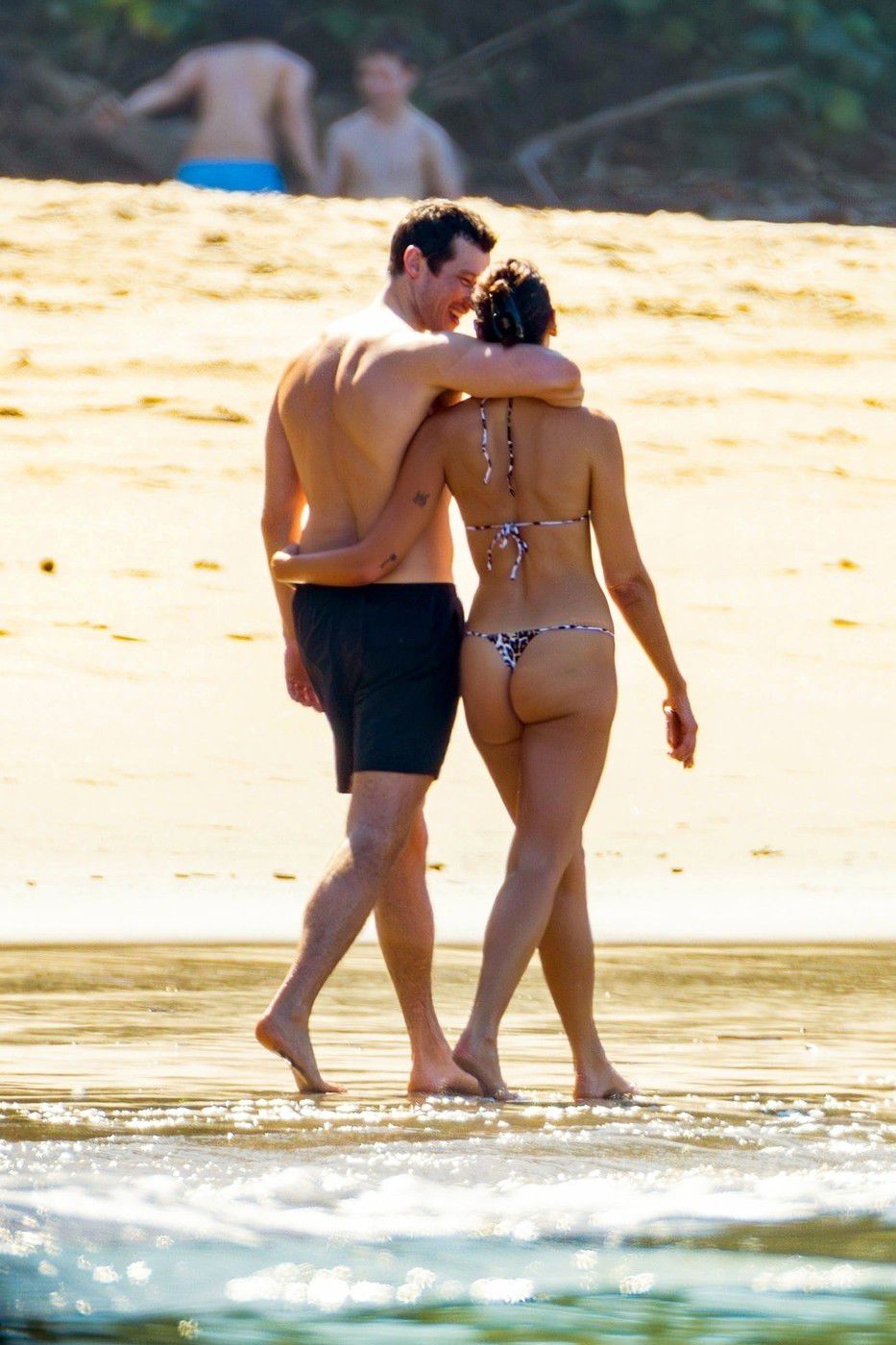 Dua Lipa a jej partner/snúbenec - herec Callum...