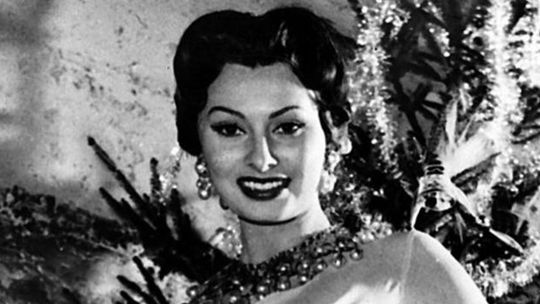 Loren, Sophia, 1950, pri vianočnom stromčeku. 