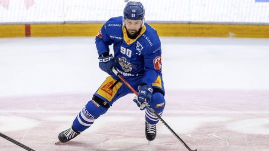 Vianočné manévre útočníka Tatara. Nemocnica, zápas, mobil na striedačke a veľké očakávania
