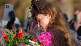 Britská princezná Kate sa stihla pozdraviť a prihovoriť aj zástupcom verejnosti. 