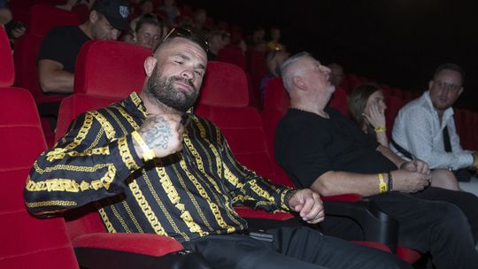 20 kíl kokaínu. Na Vémolovi sa pracovalo dva roky, Kukláči ho "čapli" cestou na operáciu. Niekdajší rival Végh mu poslal odkaz