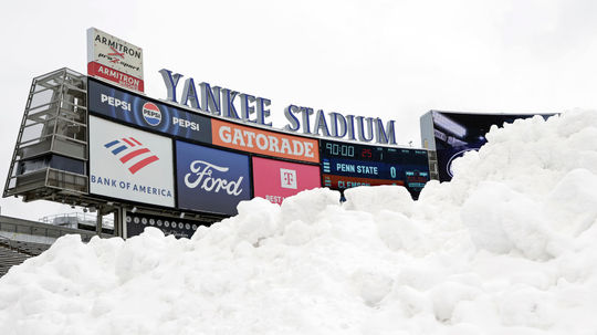 Zimné búrky doľahli na USA. Tisíce letov meškali alebo boli zrušené