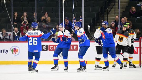 Štvrťfinále je oveľa bližšie. Slováci aj vďaka gólovej šou Chrenka zvládli kľúčový súboj s Nemeckom