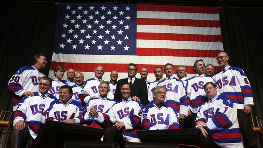 Najväčšia potupa sovietskeho športu. Keď legendárny Tichonov ukázal na vinníka, ten ho zdrapil pod krkom