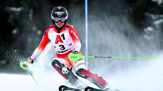 Favoritky natlačené jedna za druhou. Tesné vedenie si v prvom kole slalomu zabezpečila Rastová