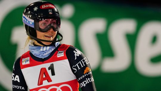 Shiffrinovú v ceste za rekordným triumfom nezastavila ani rozbitá trať. Ovládla aj piaty slalom sezóny