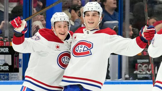 Slafkovský žiari v "detskej" formácii. Proti Tampe sa zahral so strojom času, v NHL sa predbiehajú s chválou