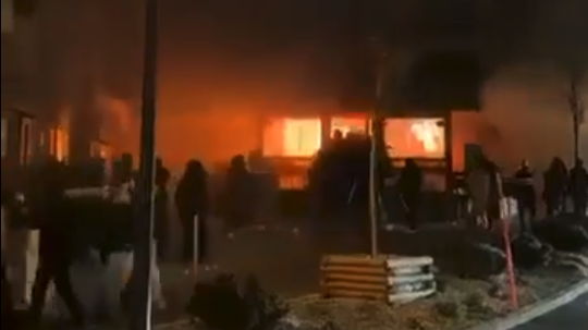 Požiar a výbuch v lyžiarskom stredisku Crans-Montana. Zahynulo viacero ľudí