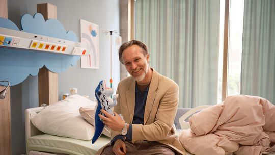 Marián Mitaš stvárňuje detského psychiatra Ľuboša.