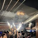 Toto sa stalo vo Švajčiarsku? Majiteľ baru, kde pri požiari zomrelo 40 ľudí, bol kriminálnik. Možno tam pral špinavé peniaze