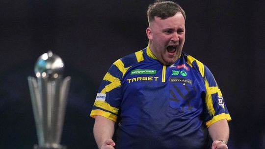 Luke "atómovka" to dokázal! Littler zdemoloval súpera, obhájil titul majstra sveta v šípkach