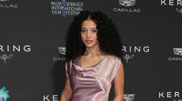 Herečka Chase Infiniti v kreácii Louis Vuitton. 