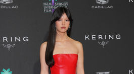 Herečka Mia Goth v kreácii Dior. 