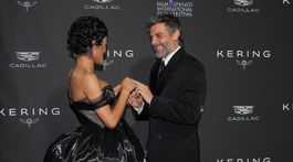 Herečka Teyana Taylor a herec Oscar Isaac boli v dobrej nálade. 