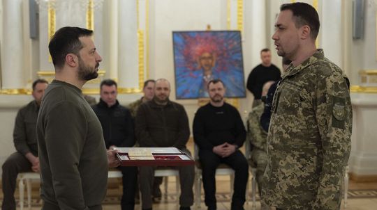 Prečo si Zelenskyj vybral Budanova za svoju novú pravú ruku? Možno aj preto, aby ho neohrozil vo voľbách