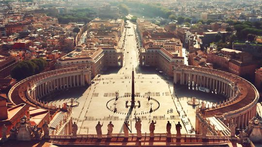Vatikán, Rím, Námestie sv. Petra, obelisk