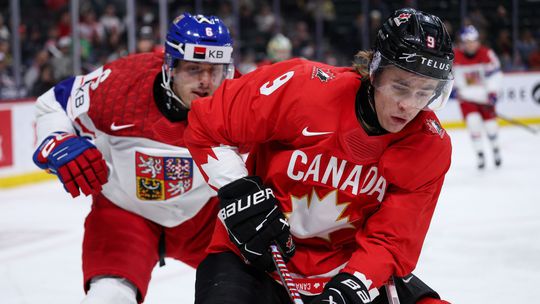 Rozhodol "kopnutý" gól Čechov? Favorit draftu sa pustil do rozhodcov, sám je kritizovaný pre svoje správanie