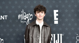 Herec Owen Cooper v značke Bottega Veneta. 