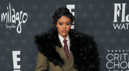 Herečka Teyana Taylor prišla v kreácii Saint Laurent. 