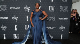 Herečka Wunmi Mosaku v kreácii Gap by Zac Posen. 