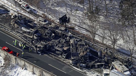 Kuriózna nehoda. Rozsypaný čaj spôsobil na diaľnici tragickú zrážku vyše desiatky áut