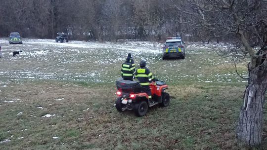 V okolí Nových Zámkov pokračuje pátranie po nezvestnom mladíkovi