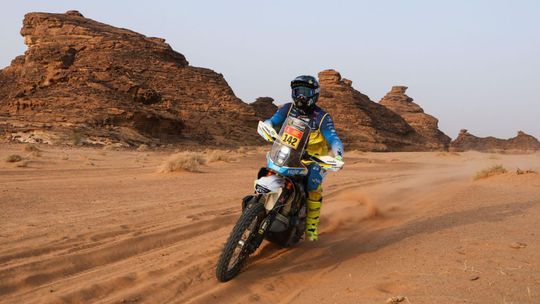 VIDEO: Ledva kráčal, emotívne krútil hlavou, držal si rameno. Pozrite si posledné chvíle nešťastného Svitka na Dakare