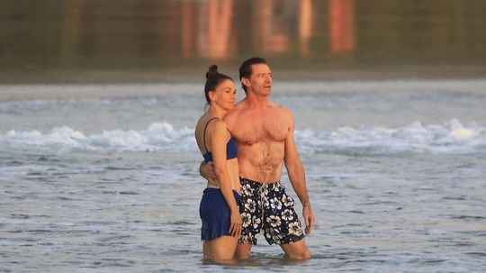 Herec Hugh Jackman a jeho partnerka Sutton...