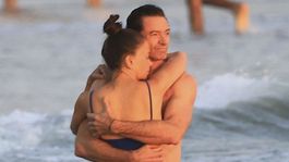 Herec Hugh Jackman a jeho partnerka Sutton...