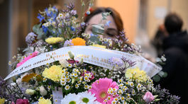 Kvetinový veniec na pamiatku pri poslednej rozlúčke s Brigitte Bardotovou. 