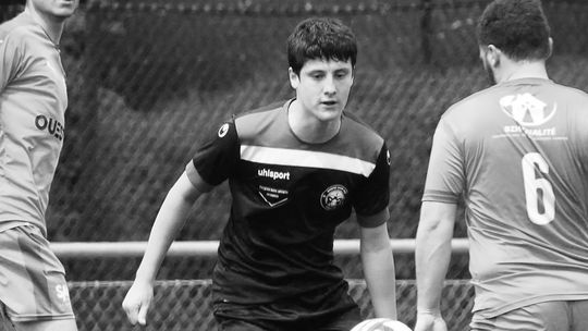 Tragická smrť 22-ročného futbalistu. Chcel si urobiť selfie s frajerkou, tá zázrakom prežila