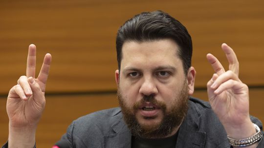 Zaslúžená smrť a odporný dedinský politický stratég. Vyhostí protikremeľská Litva odporcu Putinovho režimu?