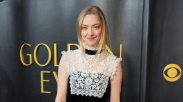 Herečka Amanda Seyfried v kreácii Rodarte. 