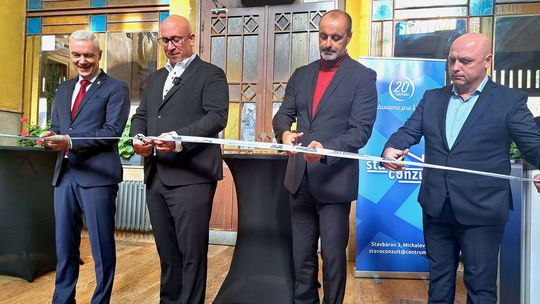 Zo železníc dostal štedrý „padák“. Sakovej exmanžel má novú pozíciu