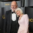 Režisér Taylor Hackford a jeho manželka Helen Mirren (v šatách Stella McCartney).
