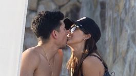 Jessica Alba a jej partner - herec Danny Ramirez