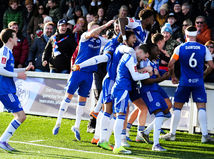 Blamáž v Anglicku! Obhajcu slávnej trofeje...