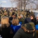Video natočené agentom, ktorý zastrelil ženu, koluje internetom. Amerika je na nohách, naprieč krajinou sa koná viac ako tisíc protestov