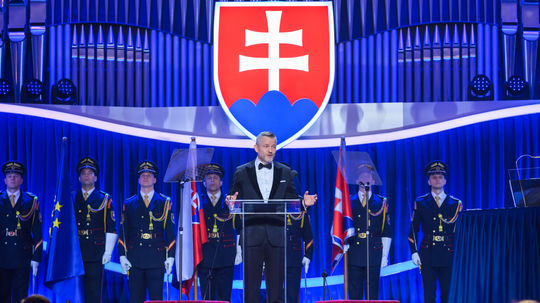 Pellegrini vyzval na pomyselné uzavretie celospoločenskej zmluvy o rozvoji štátu. Neklesajte na duchu, odkázal Slovákom