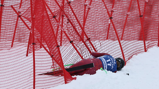 Vonnová si drží pred ZOH skvelú formu. V Rakúsku musel zasahovať vrtuľník, domáca pretekárka skončila po páde v ochrannej sieti